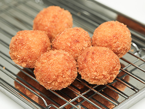 スモークサーモンクリーミーコロッケ